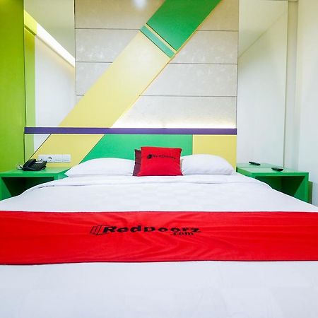 Reddoorz Plus Near Universitas Lambung Mangkurat バンジ ャ ルマシン エクステリア 写真