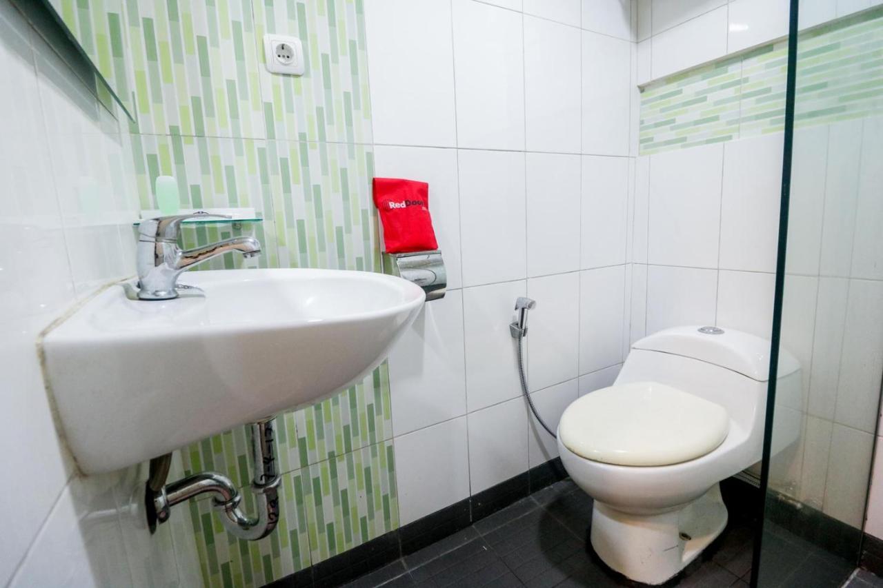 Reddoorz Plus Near Universitas Lambung Mangkurat バンジ ャ ルマシン エクステリア 写真
