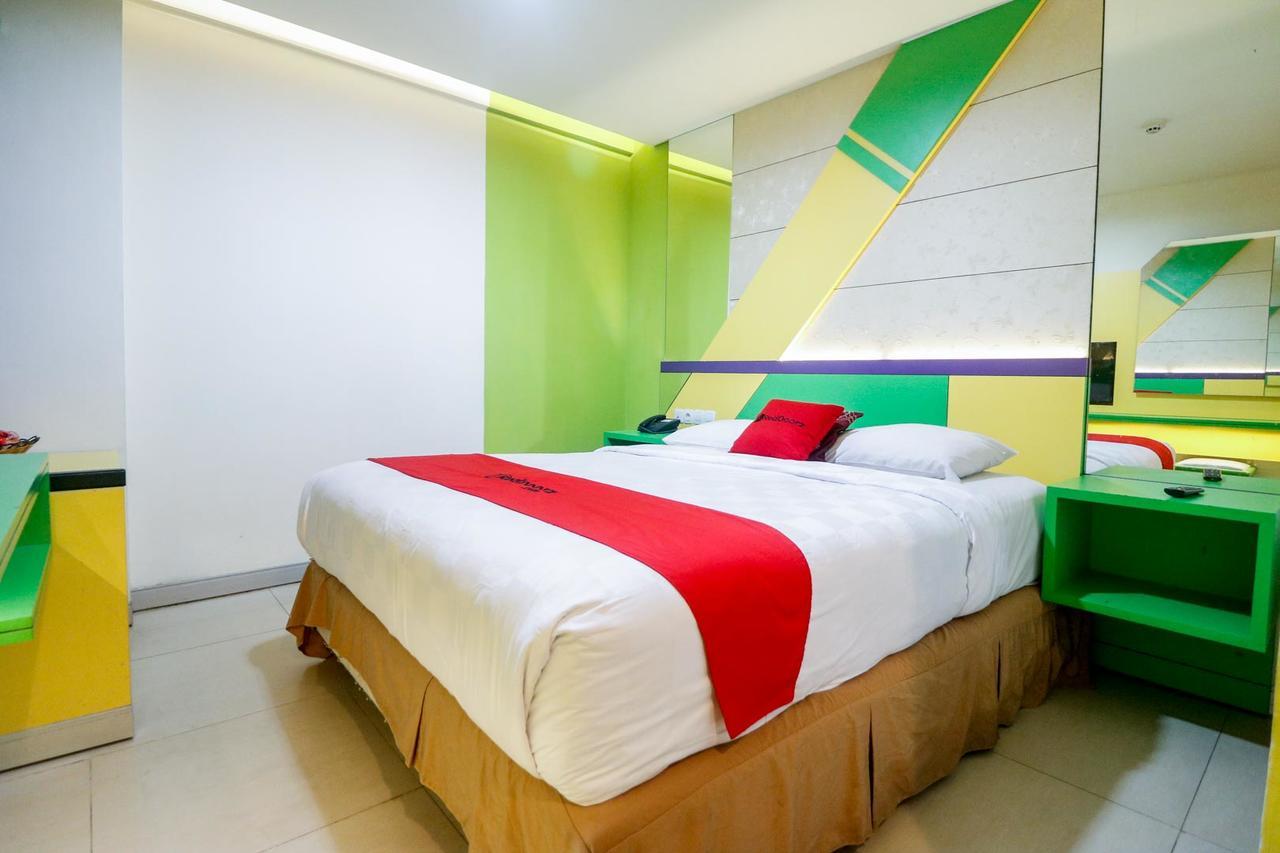 Reddoorz Plus Near Universitas Lambung Mangkurat バンジ ャ ルマシン エクステリア 写真